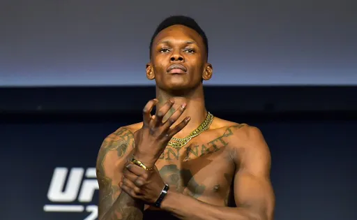 Стриклэнд обвинил чемпиона UFC Адесанью в мастурбации на аниме