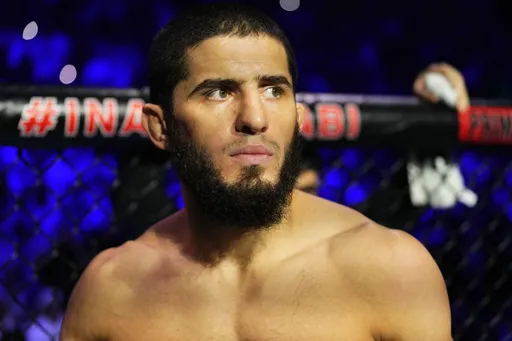 Махачев потроллил чемпиона UFC Джонса в соцсетях