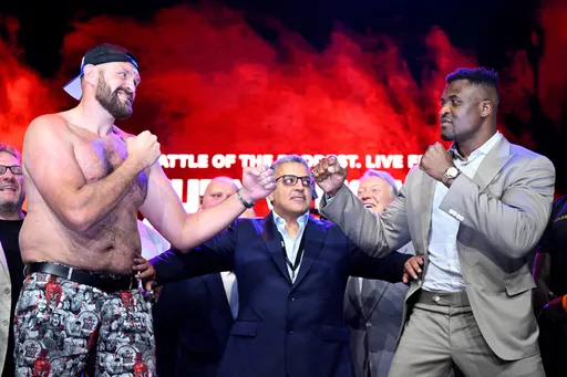 На специальном поясе WBC для боя Фьюри – Нганну замечен флаг России