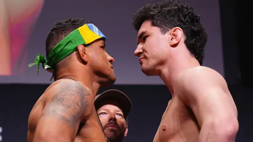 Стали известны обладатели бонусов по итогам турнира UFC Fight Night 273