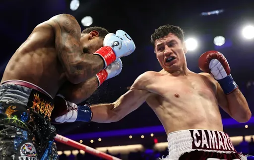 Сепеда стал чемпионом WBC в легком весе, победив Роуча
