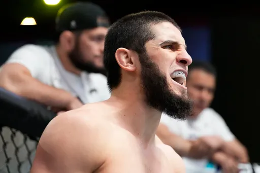 Махачев заявил, что готов провести бой с Эдвардсом на турнире UFC в Абу-Даби