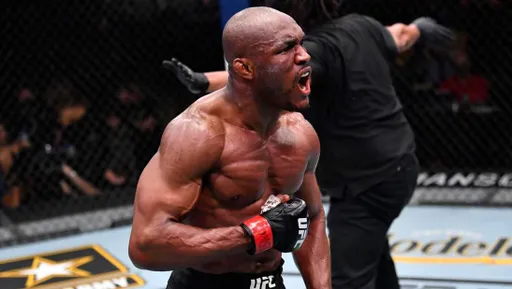 «Он жесткий человек и никогда не говорил, что любит меня». Чемпион UFC Усман рассказал об отношениях с отцом