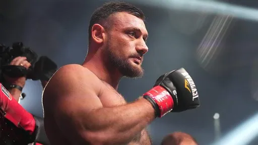 Наврузов победил Жангоразова единогласным решением судей на турнире RCC Fair Fight 33