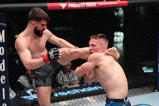 Садыхов одержал победу техническим нокаутом в дебютном поединке в UFC