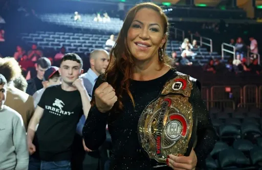 Чемпионка Bellator Сайборг следующий бой проведет по правилам бокса