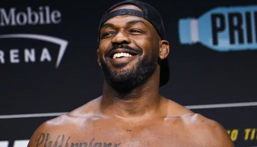 Джонс прояснил свой статус в UFC после похвалы от Гана