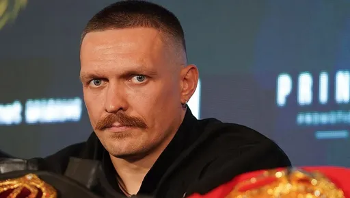 Усик встретится с победителем титульного боя Дюбуа – Паркер