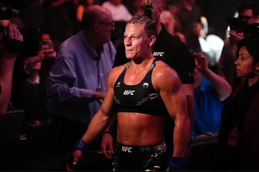 Чемпионка UFC Пенья обвинила Харрисон в использовании анаболических стероидов