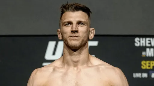 Хукер рассказал о переломе скулы в бою с Тернером на UFC 290