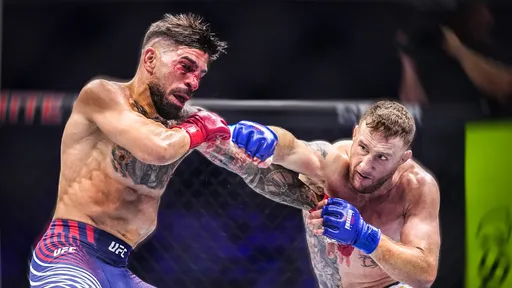 На турнире UFC в Белом доме состоялся главный апсет года: Гейджи победил Топурию и стал чемпионом