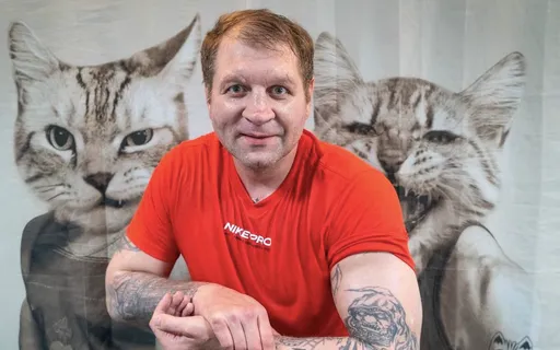 «Он промокашка. Куда ветер подует, туда зад и подставляет». Емельяненко высказался о Шлеменко