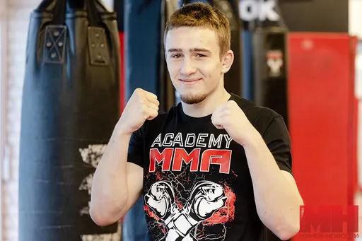 Кулак коленом нокаутировал Плутахина на Ural FC 5 в Москве