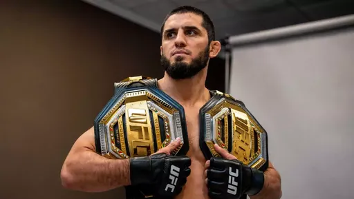 Махачев допустил завоевание третьего пояса UFC