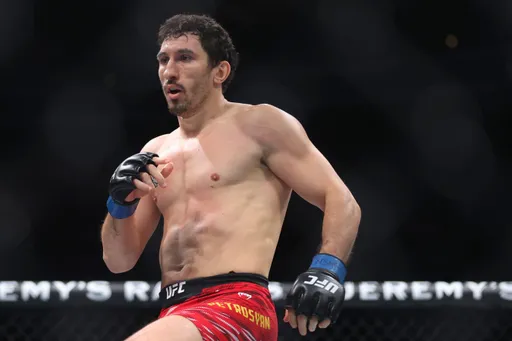 Петросян объяснил, почему в UFC выходил под флагом Армении, а не России