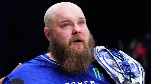 «Пельмень» Камоцкий победил Скотта на Power Slap 19