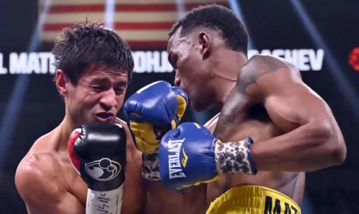 Чемпион IBF Матиас одержал досрочную победу над Эргашевым