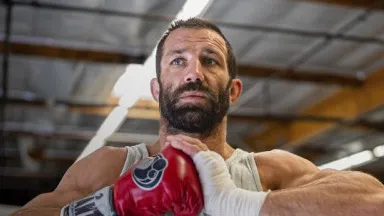 Экс-чемпион UFC Рокхолд: можно вычеркнуть бои на голых кулаках из списка