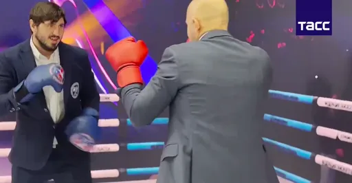 ВИДЕО: экс-чемпион Glory Вахитов и Федор Емельяненко провели показательный спарринг