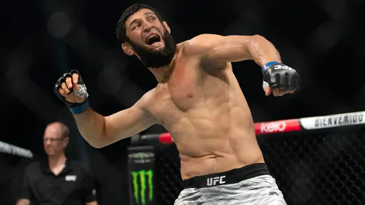 Царукян: Чимаев задушит Стрикленда на турнире UFC 328