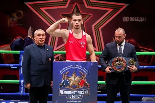 Россиянин Колденков выиграл серебро на чемпионате мира по боксу в Дубае