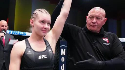 Дудакова встретилась с певцом Шаманом, под песню которого выходила на бой в UFC