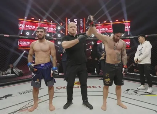 Рефери подсказал Дивничу, как вести бой с «Персидским Дагестанцем» на Hardcore MMA