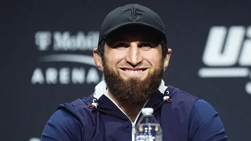 Анкалаев заявил, что хочет провести первую защиту титула UFC в Абу-Даби