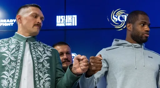 Усик обратился к Дюбуа после анонса их реванша