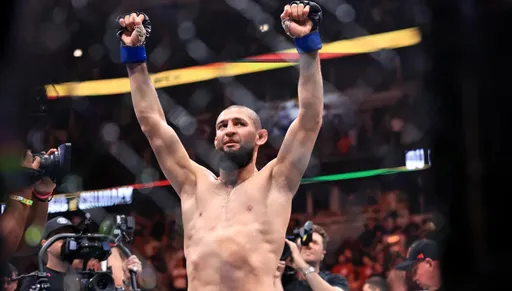 Абсолютное доминирование и много новых рекордов: Чимаев превратил чемпиона UFC в тряпичную куклу