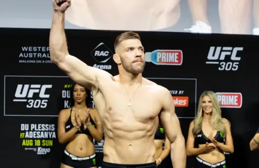 Дю Плесси и Стрикленд показали одинаковый вес перед титульным боем на UFC 312