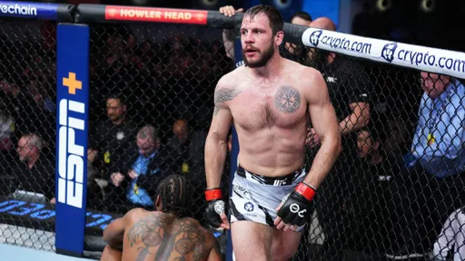 Крылов победил Спэнна приемом «треугольник» на турнире UFC Fight Night 221