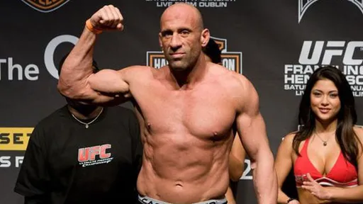 Спасший родителей из пожара член зала Славы UFC Колман пришел в себя