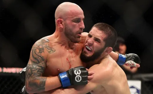 Харитонов поздравил Махачева с первой защитой пояса чемпиона UFC