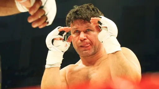 Тактаров: после победы на UFC 6 у меня украли штаны и олимпийку