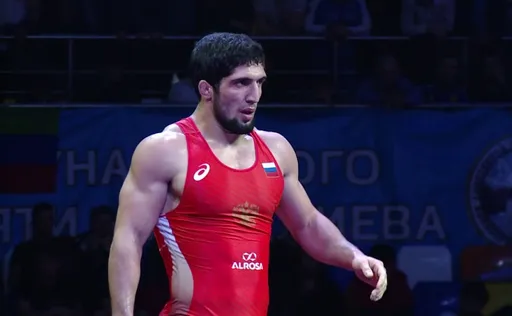 Даурен Куруглиев победил Эрхана Яйлачи на турнире PWL-3