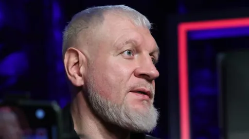 Александр Емельяненко поздравил фанатов с наступающим Новым годом