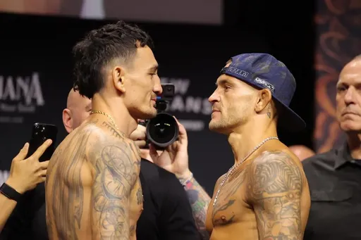 Стала известна статистика ударов в трилогии Порье и Холлоуэя на турнире UFC 318
