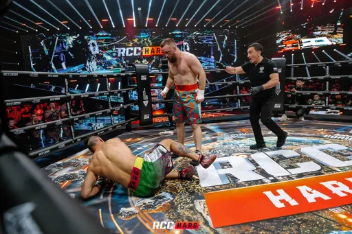 Экс-чемпион Hardcore Ковалев нокаутировал Фролича на турнире RCC Hard 8