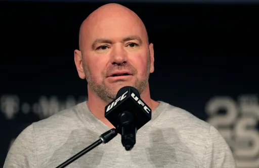 Глава UFC Уайт опроверг информацию об отстранении от боя Канело и Кроуфорда