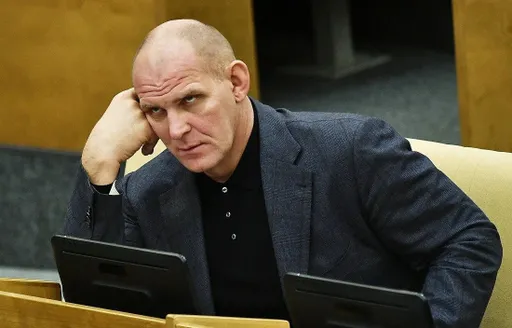 Зависть и непринятие прогресса: почему борцы развязали конфликт с ММА