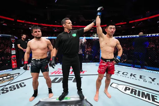 Ядонг победил Сехудо техническим решением в главном бою UFC Fight Night 252