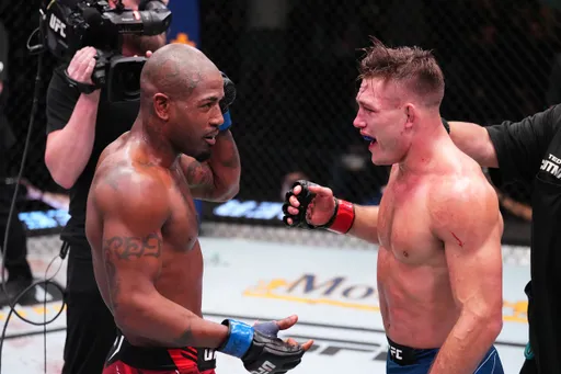 Стали известны обладатели бонусов по итогам UFC Fight Night 216