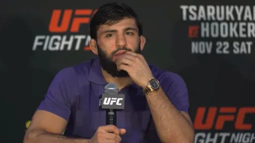 Бойца UFC Царукяна сняли с рейса в США