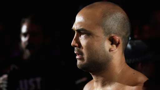 Член зала Славы UFC Би Джей Пенн уверен, что его семью подменило правительство США