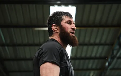 Бывший чемпион UFC Анкалаев показал фото с тренировки: с этого момента никакой пощады