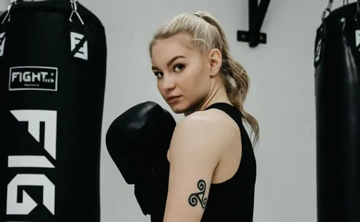 «Предложения знакомства в соцсетях я игнорирую». Дудакова — о UFC, тренировках с парнями и Ронде Роузи