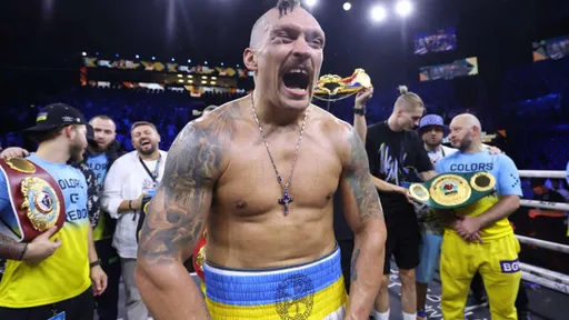 Усик рассказал, почему отказался от боя с Фьюри в декабре