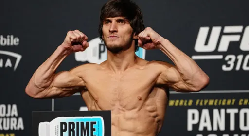 Бадаев: Евлоев готов к бою с Топурией за титул UFC
