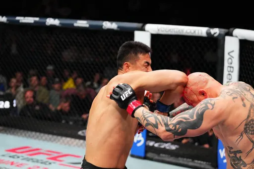 Появилось видео нокаута Чжана в бою со Смитом на турнире UFC on ESPN 66